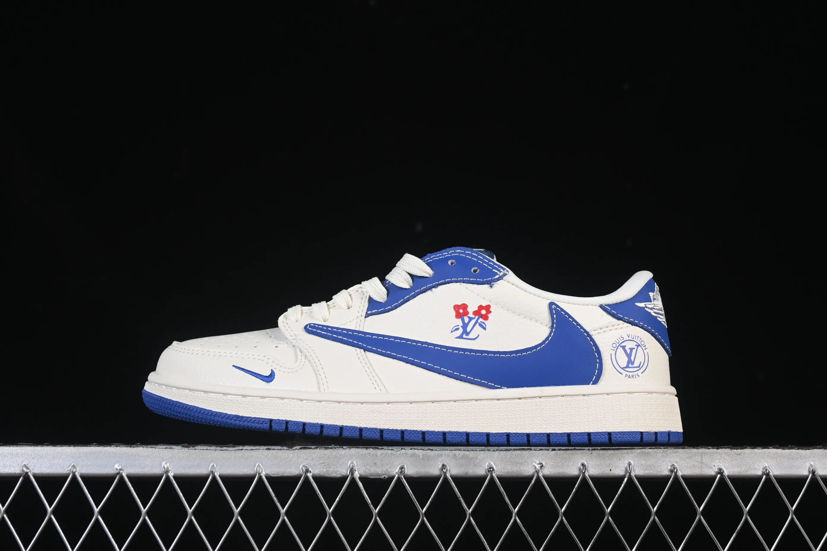 All categories Air Jordan Jordan series basketball shoes Air Jordan 1 Low High-end customized low-top sneakers Travis Scott x Fragment Design x Air Jordan 1 Low OG SP AJ1 Joe 1 LV joint name white and blue floral decoration low-top cultural and casual sneakers LD2028-042